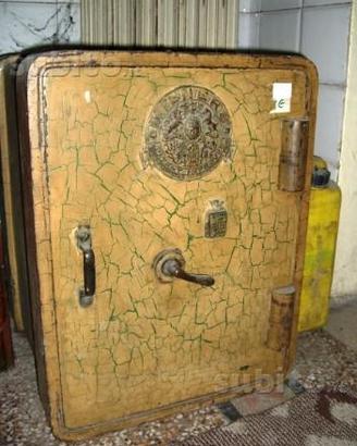 Cassaforte vecchia antica