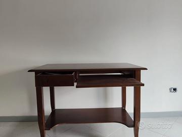 Scrivania con porta tastiera