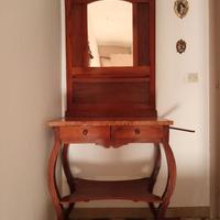 Specchiera in legno e base in marmo rosso