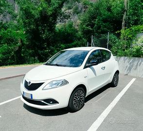 Lancia Ypsilon 1.2 69 cv 5 porte Gold