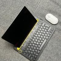 IPad 9a generazione 10.2” con accessori nuovi