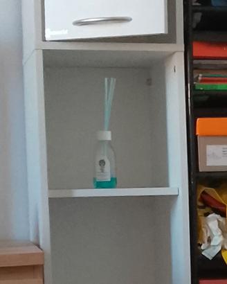 Armadio alto e stretto