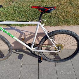 Bicicletta da uomo - Modello Trek 800