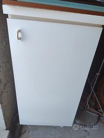 Mobiletto bianco con anta
