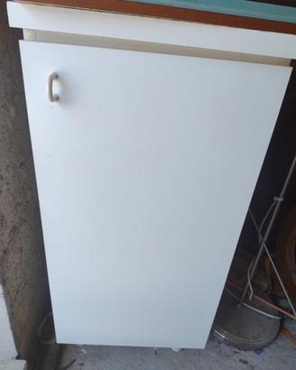 Mobiletto bianco con anta