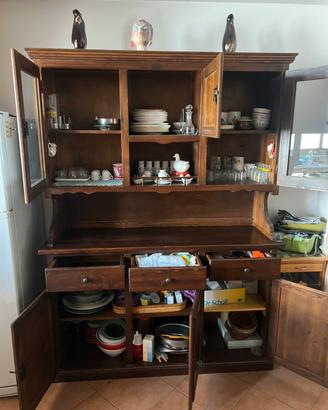 Credenza da cucina con sportelli e cassetti