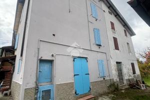 CASA SEMINDIPENDENTE A TRAVERSETOLO
