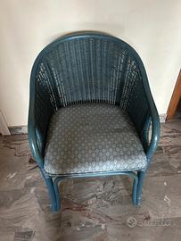 Poltrona blu in vimini