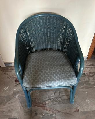 Poltrona blu in vimini