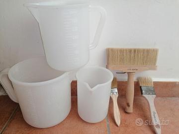 3 caraffe graduate e 3 pennelli pittura nuovi 