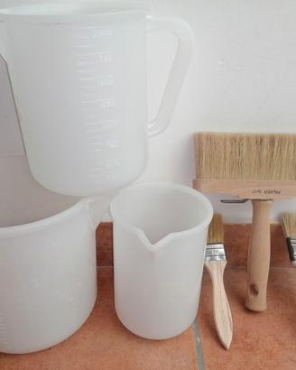 3 caraffe graduate e 3 pennelli pittura nuovi 