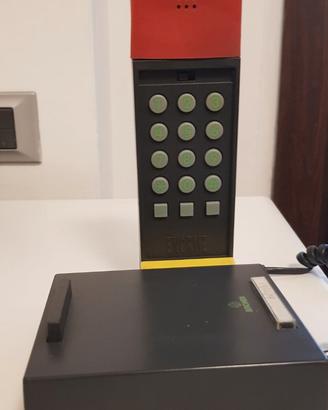 TELEFONO ENORME  design  Ettore Sottsass