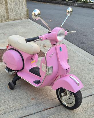 Vespa elettrica rosa