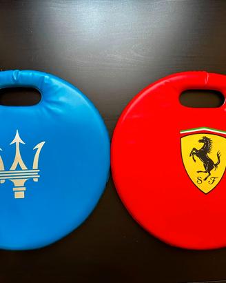 2 Cuscini da tribuna / stadio Ferrari - Maserati