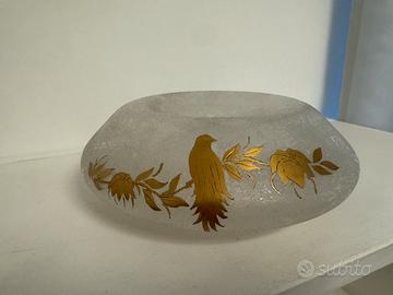 Vaso posaoggetti in vetro molato e  decori in oro.