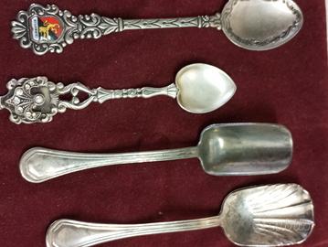 4 cucchiaini modelli diversi 