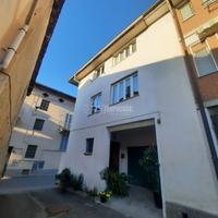 Casa semi indipendente con garage e cantina a Buro