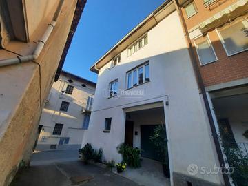 Casa semi indipendente con garage e cantina a Buro