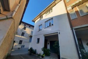 Casa semi indipendente con garage e cantina a Buro