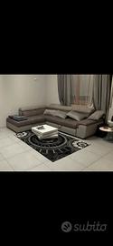 Divano angolare e cucina 