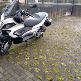 Aprilia 300 sr max