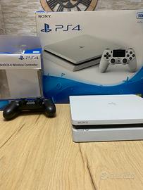 playstation 4 slim, più joystick