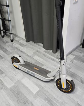 Monopattino Seagway Ninebot Kickscooter MAX