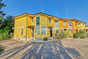 VILLA A SCHIERA