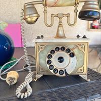 Telefono vintage in marmo con disco combinatore