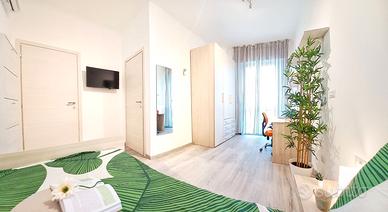 Stanza con BAGNO PRIVATO e BALCONE