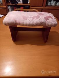 Poggiapiedi in legno imbottito