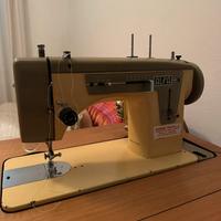 Macchina da cucire con mobile