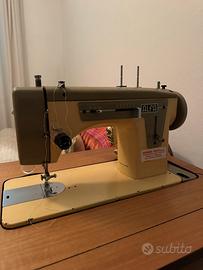 Macchina da cucire con mobile