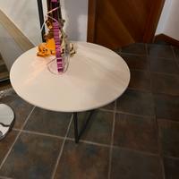 Tavolino design laccato bianco opaco rotondo