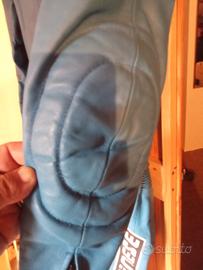 tuta Dainese per moto e stivaletti Alpinestar