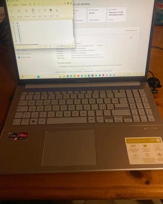 "Asus VivoBook Go 14/15 | Ryzen 5 7520U | 16GB RAM
