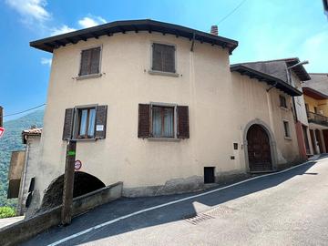 Casa singola con portico a Fonteno (Bg)