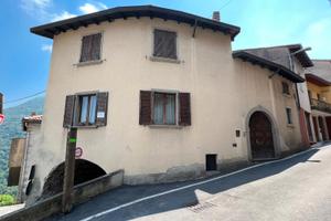 Casa singola con portico a Fonteno (Bg)