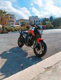KTM duke 790