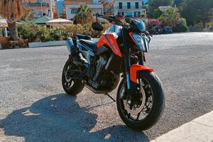 KTM duke 790
