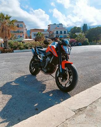 KTM duke 790