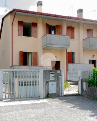 VILLA A SCHIERA A SAN PIETRO IN CARIANO