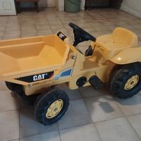 Trattore a pedali per bambini 