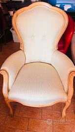 Elegante Poltrona Classica Modello Bergère