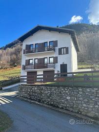 Villa di 200 m² con più di 5 locali e box auto dop
