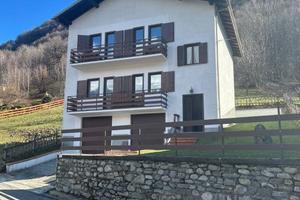 Villa di 200 m² con più di 5 locali e box auto dop