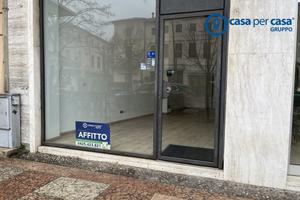 NEGOZIO VETRINATO ZONA CENTRALE