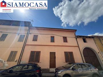 Casa di circa 250 mq, in buono stato, con ampio gi