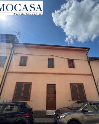 Casa di circa 250 mq, in buono stato, con ampio gi