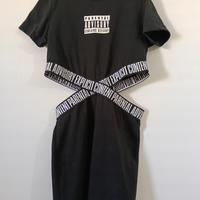 Vestito nero con stampa "Parental Advisory"